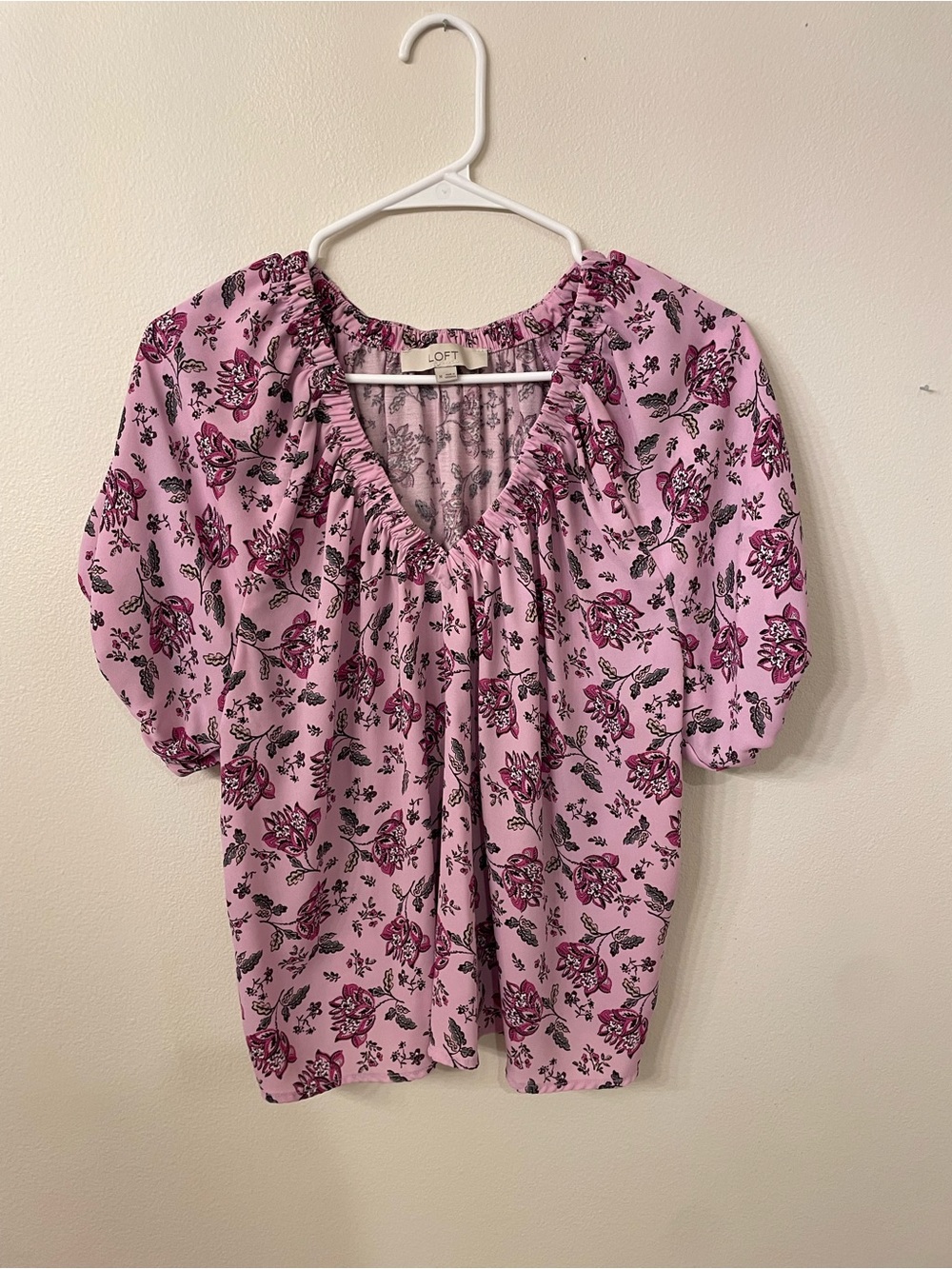 LOFT Pink-purple Floral Ruffle V-Neck Puff Sleeve Blouse